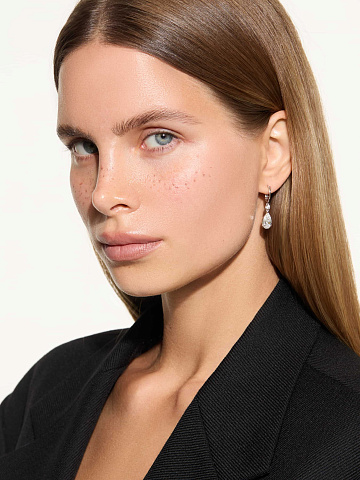 Earrings with lab-grown diamonds, 2