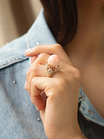 Ring made of rose gold with coral and brown diamonds, 2