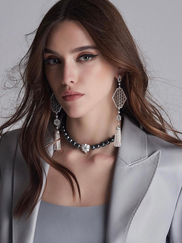 White gold tassel earrings with diamonds and Akoya pearls, 2