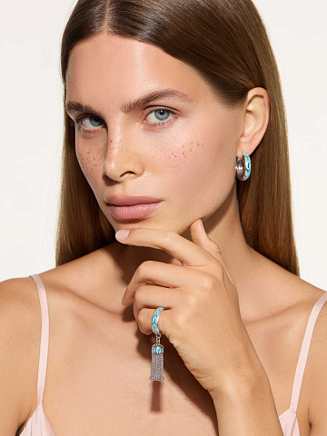 Tassel ring in white gold with enamel and Sky topazes, 2