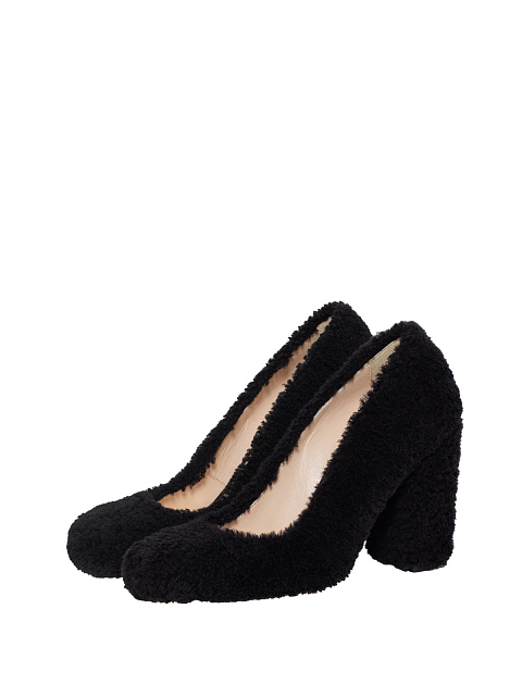 Black Sheepskin Shoes, 1