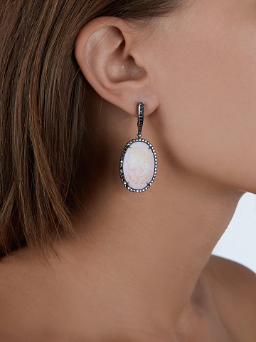 Cameo on Shell & Black Round Diamond & Black Gold Earrings, 2