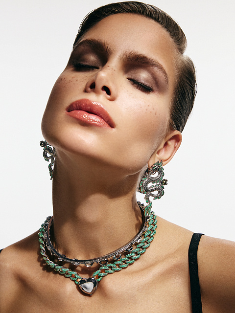 Blackened gold necklace with black diamond and emeralds, 3