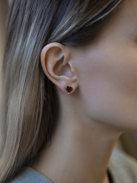 White Gold, Diamonds & Heart-cut Rubies Studs, 4