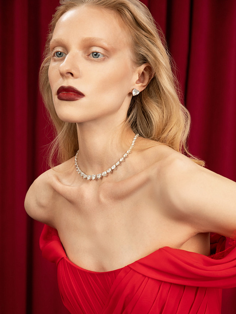 White gold necklace with heart-cut diamonds, 4