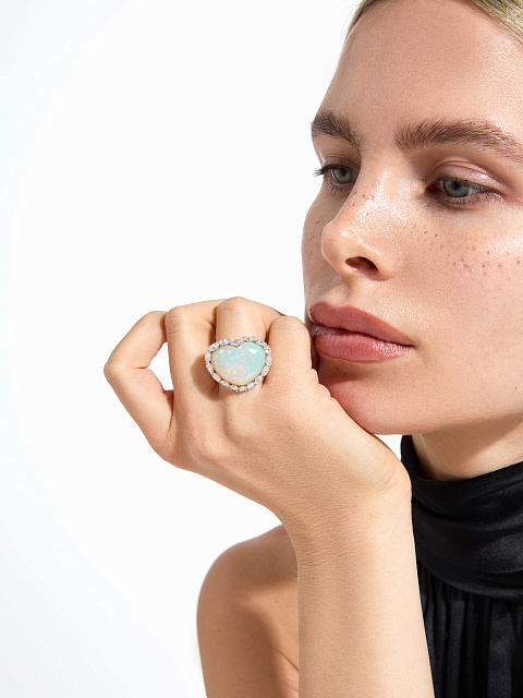 Ring with opal and diamonds, 2