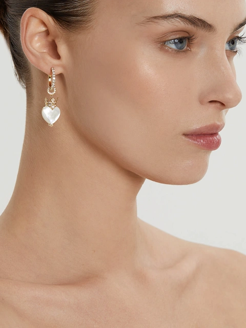 Yellow gold earrings with mother-of-pearl and diamonds, 4