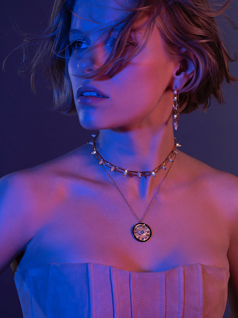 Spike hoops made of yellow gold with diamonds, 3