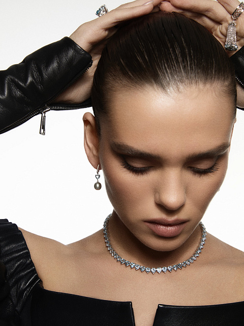 White gold necklace with Sky topazes in heart cut, 3