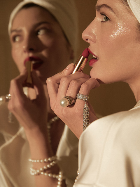 Ring made of white gold, pearls and diamonds, 3