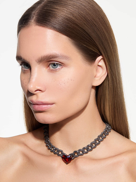 Blackened gold necklace with garnet and diamonds, 4