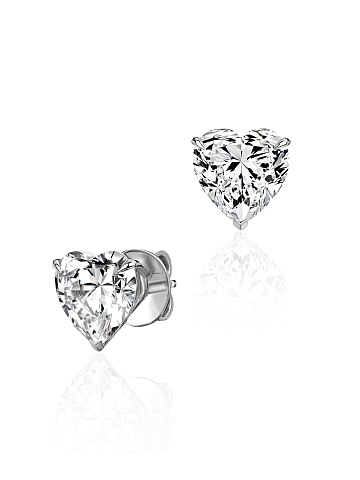 Stud earrings with lab-grown heart-cut diamonds, 1