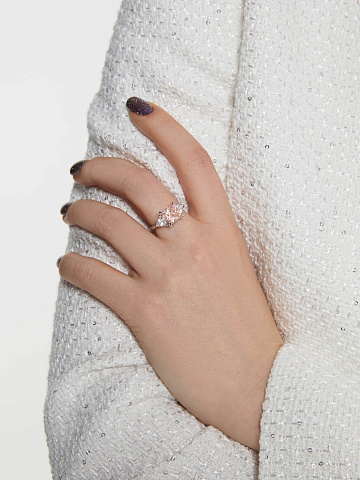 White gold ring with Fancy Vivid Pink LG diamond, 2