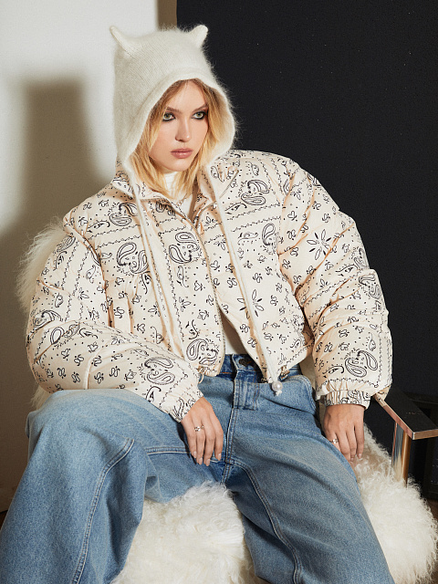Milk‑colored cropped down jacket with paisley pattern, 8 Milk‑colored cropped down jacket with paisley pattern, 8