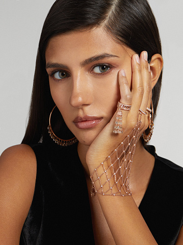 Hoops made of rose gold and diamonds, 2