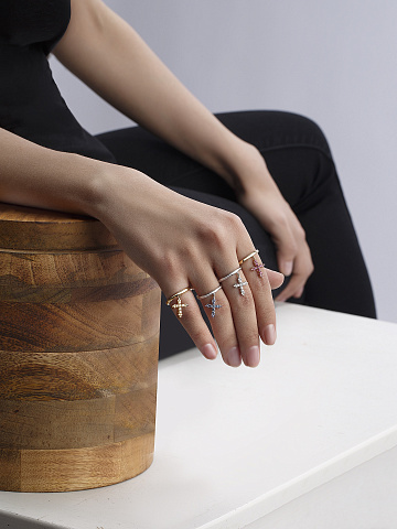 Gold ring with cross pendant with round-cut rubies, 2