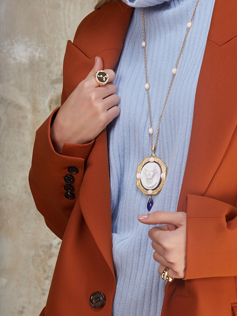 Yellow Gold, Sapphires and Shell Cameo Necklace, 3