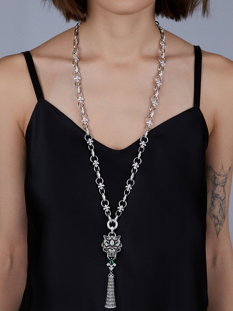 Necklace with a pendant in white gold with emeralds and diamonds, 3