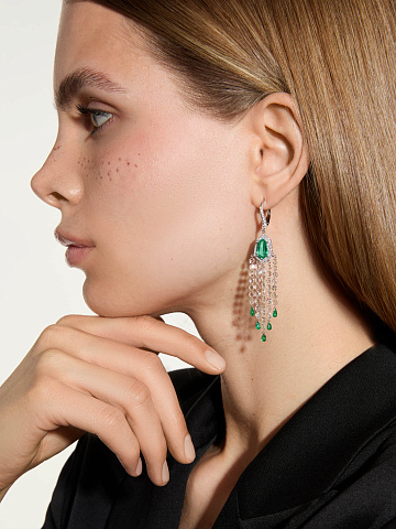 Long white gold earrings with emeralds and diamonds, 2
