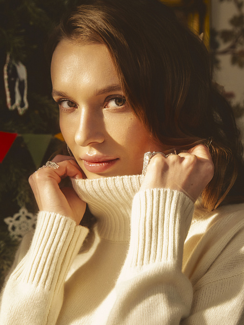 White Royal Cashmere Turtleneck Sweater, 8