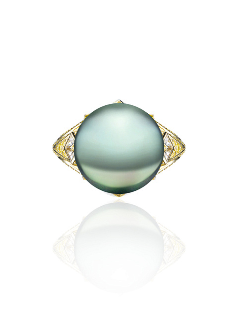 Ring made of yellow gold with pearls and diamonds, 2