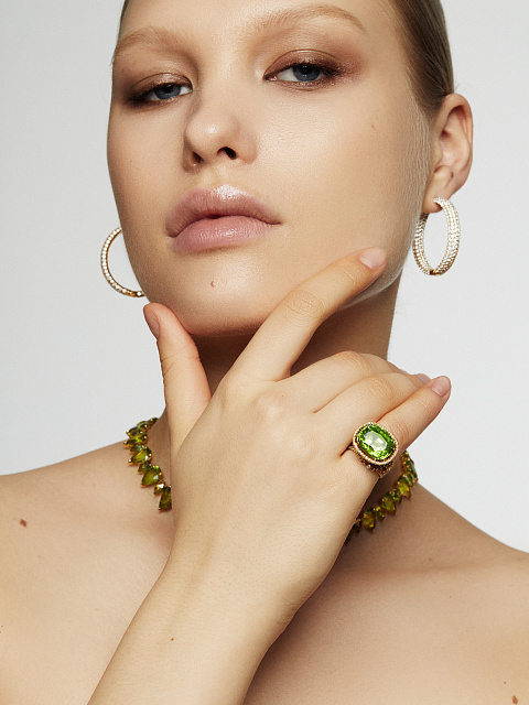 Chrysolite, Yellow Briolette Diamond, Yellow Round Diamond & Gold Ring, 8