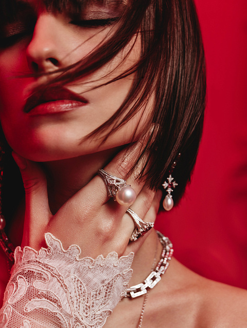 Ring made of white gold, pearls and diamonds, 9