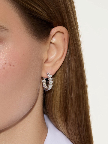 White gold hoops with heart-cut diamonds, 2