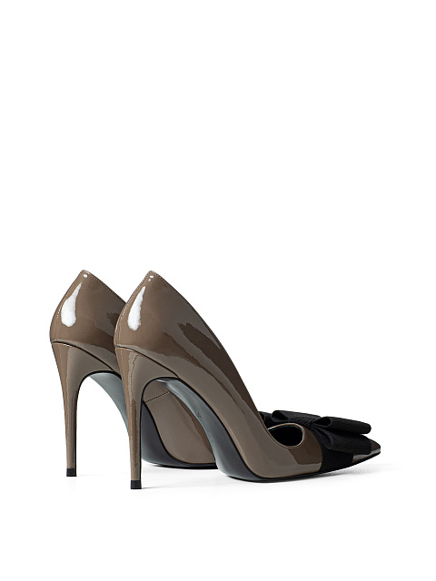 Brown high-heeled pumps, 4