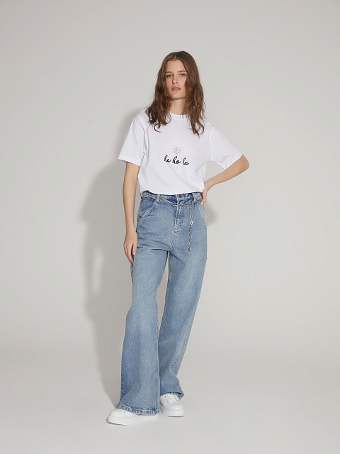 White cotton T–shirt with embroidery and rhinestones, 5 White cotton T–shirt with embroidery and rhinestones, 5
