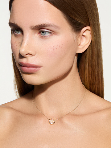 Yellow gold necklace with letter G pendant with rock crystal, 2