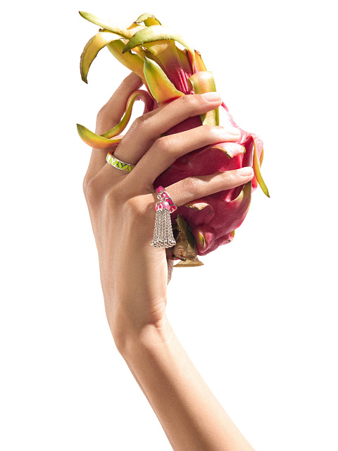 White gold hand ring with Tutti Frutti enamel, 3