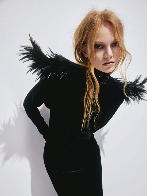 Black velvet dress with feathers, 3 Black velvet dress with feathers, 3