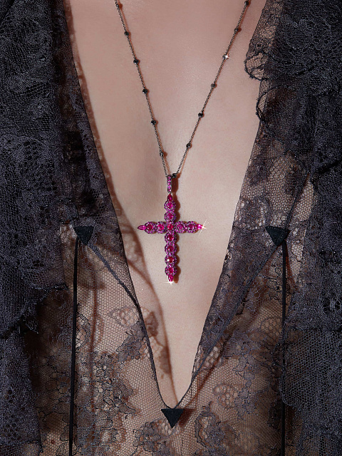 Cross-shaped pendant in blackened gold with rubies, 2
