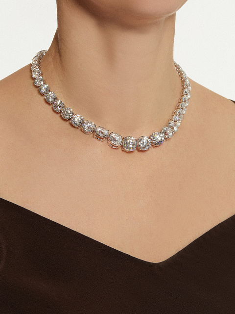 White gold necklace with round-cut diamonds, 12