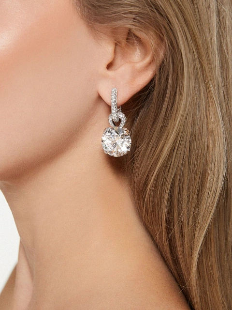 White gold earrings with round-cut diamonds, 6