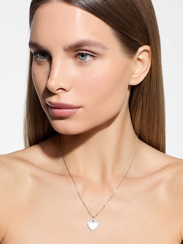 Heart-shaped pendant necklace in white gold, 2