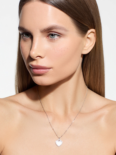 Heart-shaped pendant necklace in white gold, 2