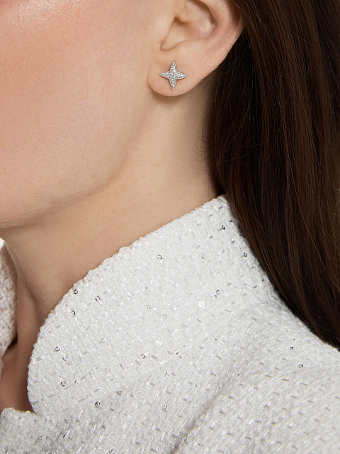 White gold stud earrings with round-cut diamonds, 3