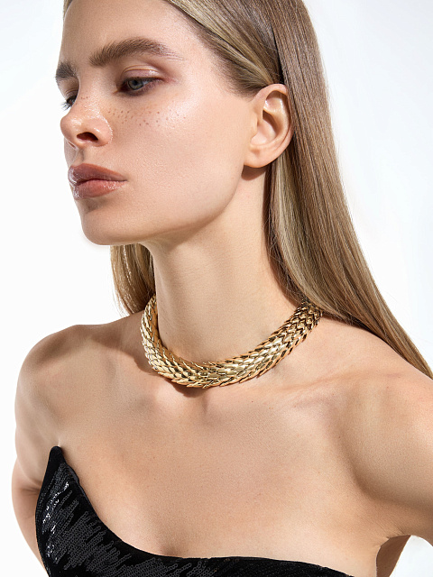 Dragon necklace in yellow gold, 2