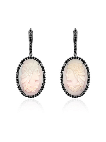 Cameo on Shell & Black Round Diamond & Black Gold Earrings, 1