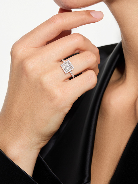 Ring with princess-cut diamonds, 4