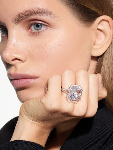 Ring with morganite and diamonds, 2