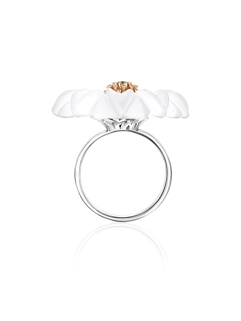 Ring with a flower made of carved quartz and citrine, 5