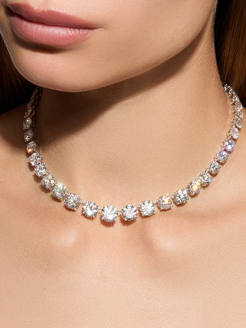 White gold necklace with round diamonds, 5