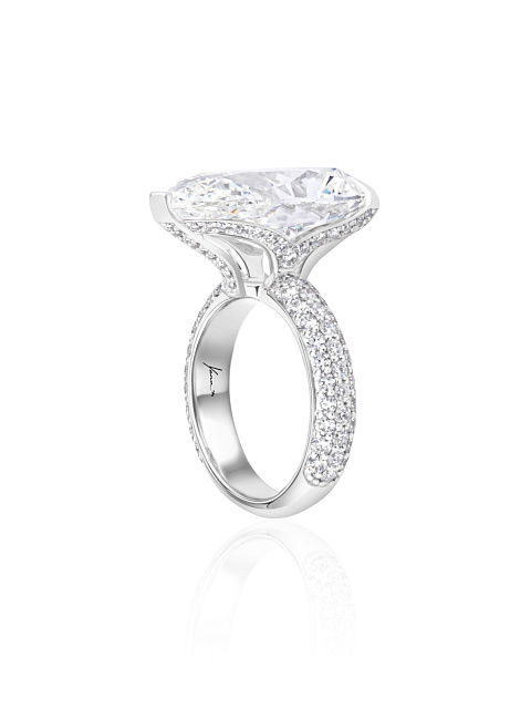 White gold ring with pear-cut diamond, 5