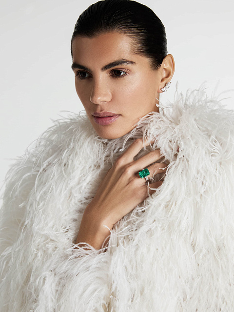 White gold ring with octagon-cut emerald, 4