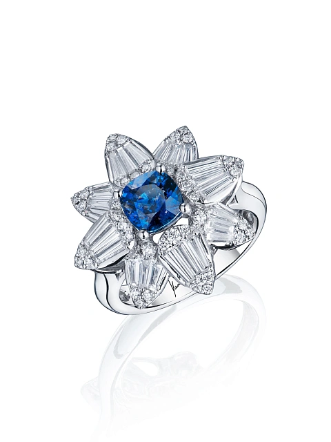 White gold ring with sapphire and fancy-cut diamonds, 1