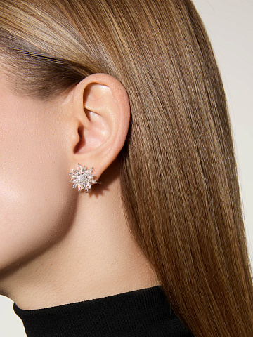 White gold stud earrings with diamonds, 2