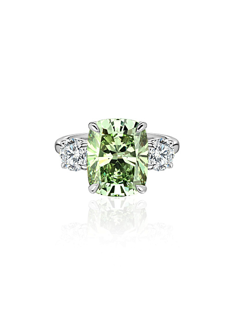 Ring with green lab-grown diamond, 3